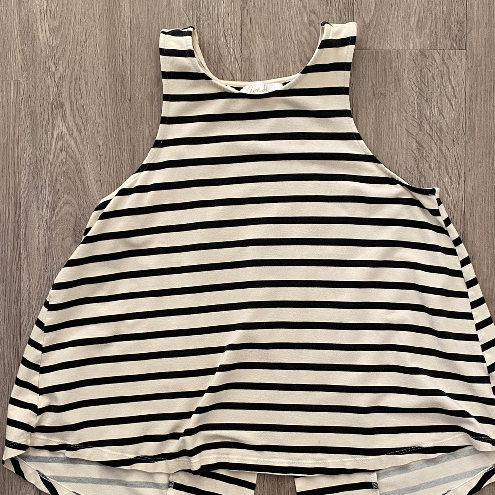 Ava sky fighting eel tank top Small